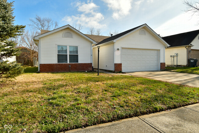 1431 Sanner Dr in Greenwood, IN - Building Photo - Building Photo