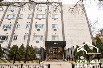 656 W Grace St, Unit 5 in Chicago, IL - Building Photo - Building Photo