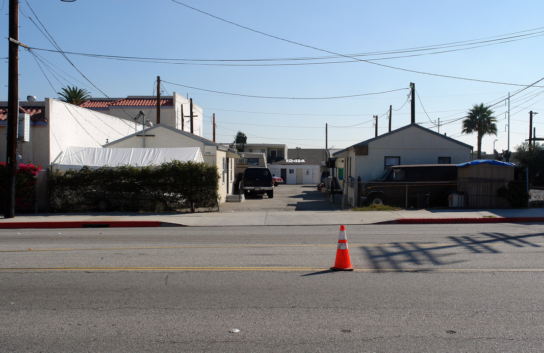 12414 Inglewood Ave in Hawthorne, CA - Building Photo