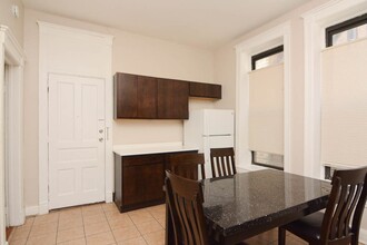 1409 W Erie St, Unit M03B in Chicago, IL - Building Photo - Building Photo