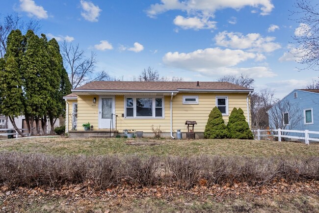 property at 3022 Cottonwood Ln