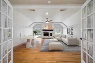 1711 Chestnut Ridge Rd in Houston, TX - Building Photo - Building Photo