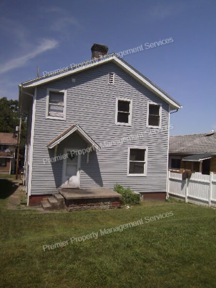 1305 Irwin St in Aliquippa, PA - Foto de edificio - Building Photo