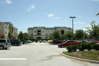 Wyngate Apartments in St. Petersburg, FL - Building Photo - Building Photo