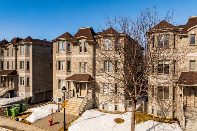 7579 André-Arnoux St in Montréal, QC - Building Photo - Building Photo