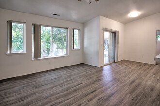 10673 W Halstead Ln in Boise, ID - Building Photo - Building Photo