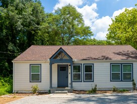 3822 Bakers Ferry Rd SW in Atlanta, GA - Building Photo