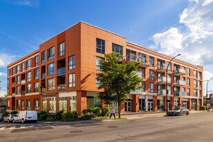 Cube in Montréal, QC - Building Photo
