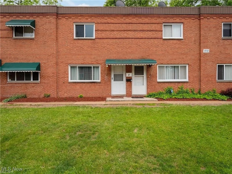 194 Dalepark Dr in Bedford, OH - Building Photo