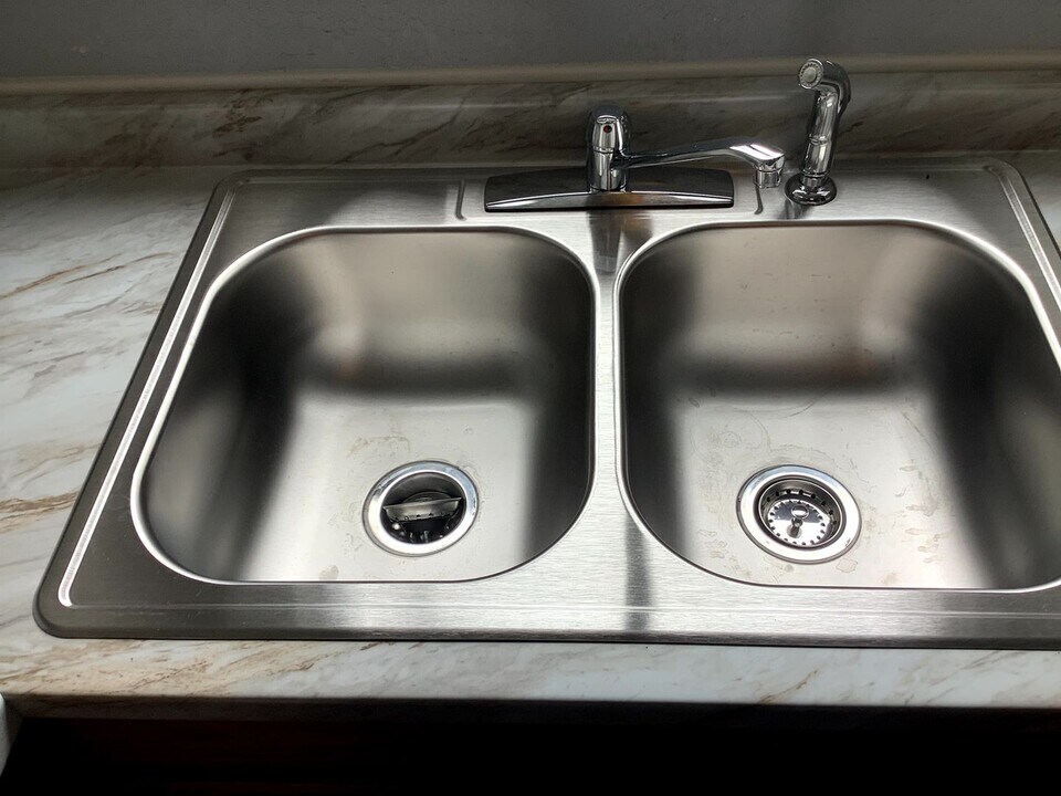 329 S 40th Pl in Springfield, OR - Building Photo