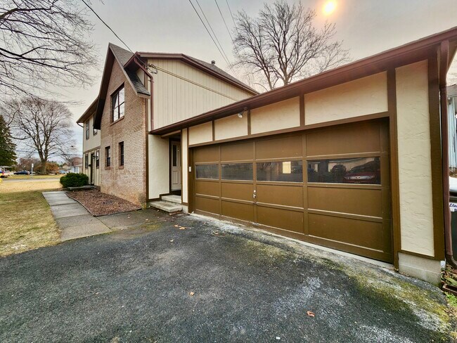 34 Orchard St, Unit A in Webster, NY - Building Photo - Building Photo