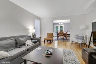 27 S Abingdon St in Arlington, VA - Building Photo - Building Photo