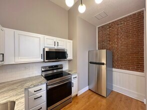 27 Hillside Pl, Unit 10 in New Britain, CT - Foto de edificio - Building Photo