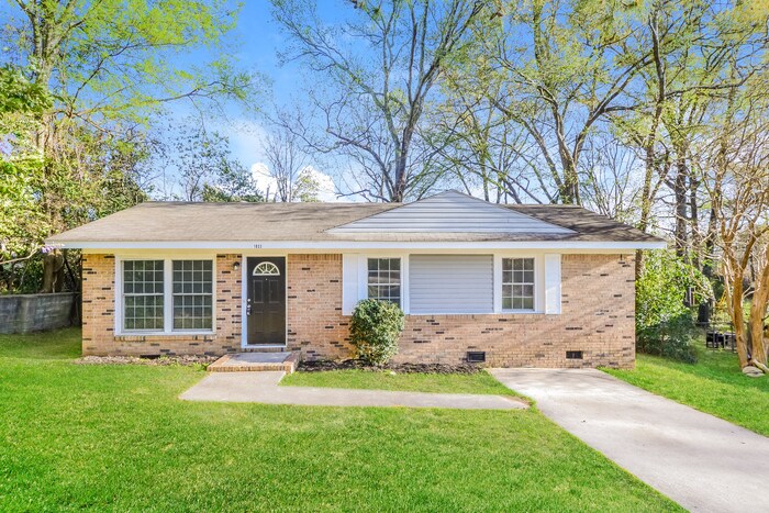 1033 Dawson Dr in West Columbia, SC - Foto de edificio