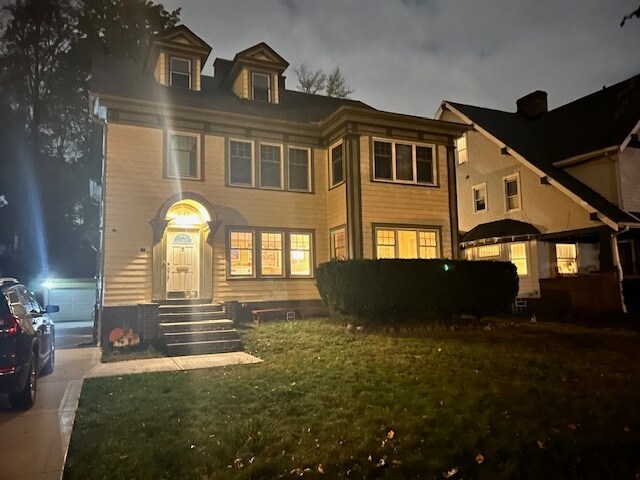 2933 E Derbyshire Rd in Cleveland Heights, OH - Building Photo