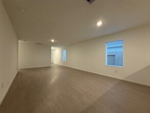 12923 Shells Ln in Barrett, TX - Building Photo - Building Photo