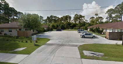 1221-1243 E Weatherbee Rd in Fort Pierce, FL - Building Photo - Building Photo