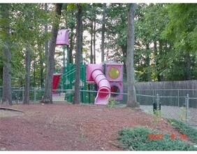 22 Bowstring Way in Marlborough, MA - Foto de edificio - Building Photo