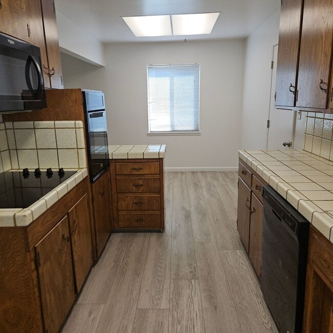 405 Broderick Ave in Modesto, CA - Building Photo - Building Photo