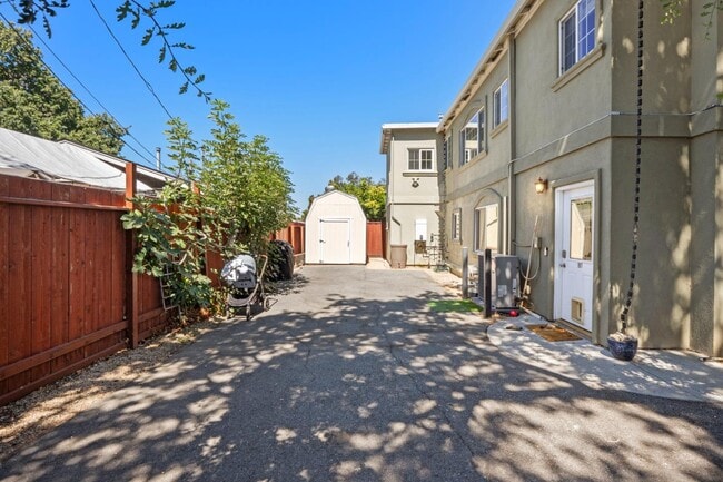 197 Nottingham Ave in Redwood City, CA - Building Photo - Building Photo