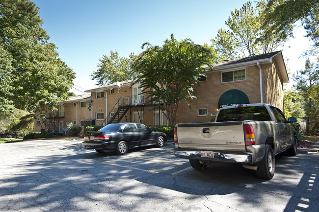 Northeast Plaza Apartments in Atlanta, GA - Foto de edificio - Building Photo