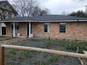 1931 N PanAm Expy in San Antonio, TX - Building Photo - Building Photo