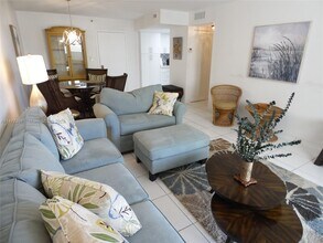 1623 Collins Ave in Miami Beach, FL - Building Photo - Building Photo