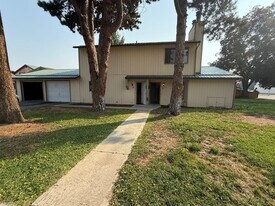 925 Gellatly Ave in Wenatchee, WA - Building Photo