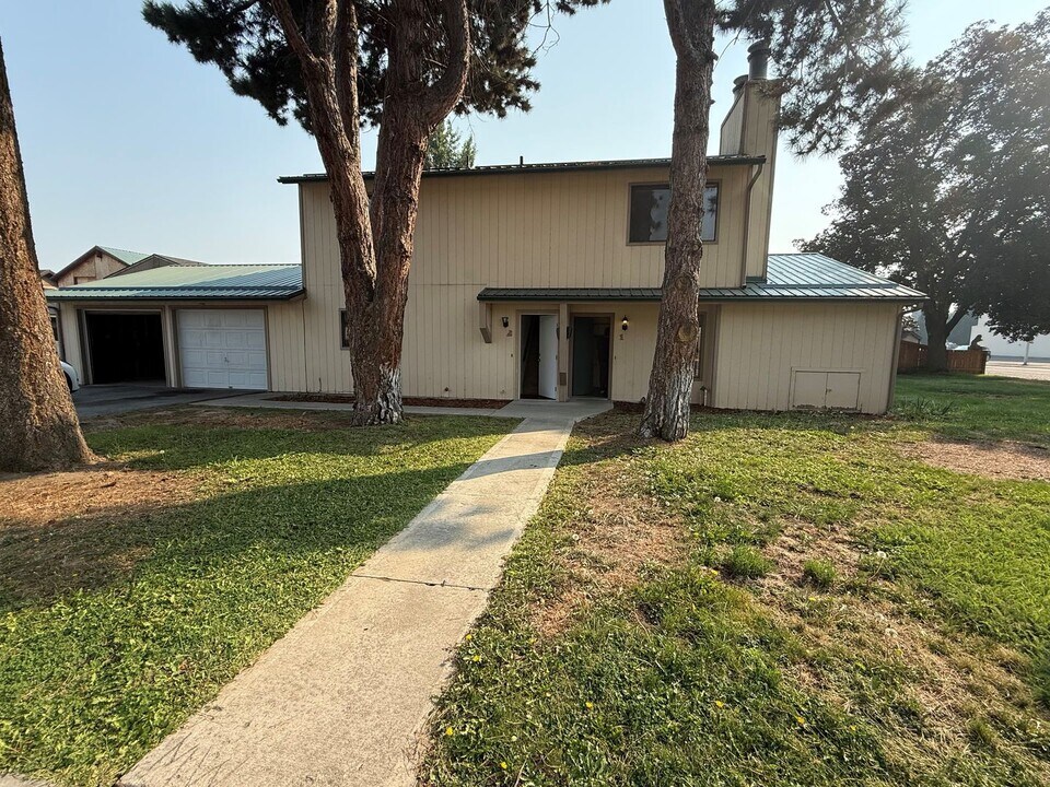 925 Gellatly Ave in Wenatchee, WA - Building Photo
