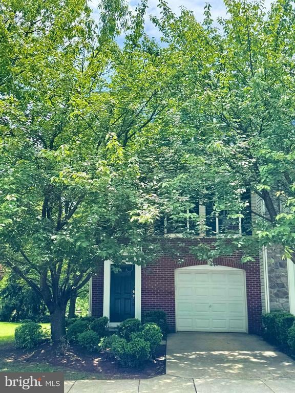 property at 124 Hudson Dr