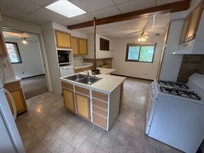 1330 Dewey Ct in Madison, WI - Foto de edificio - Building Photo