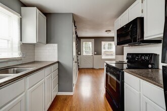 1112 Quincy St in Leavenworth, KS - Building Photo - Building Photo