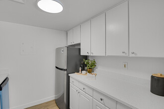 3369 S Monaco Pky, Unit A in Denver, CO - Building Photo - Building Photo