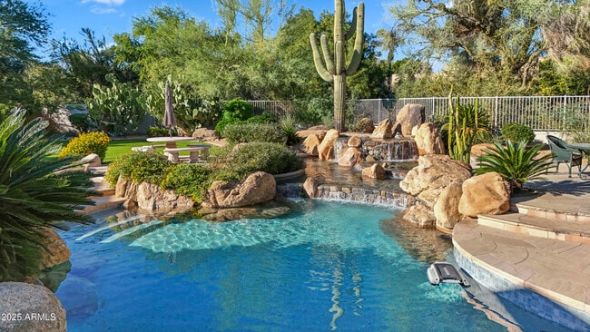 8350 E Via Del Sol Dr in Scottsdale, AZ - Building Photo - Building Photo