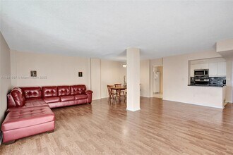 1833 S Ocean Dr in Hallandale Beach, FL - Building Photo - Building Photo