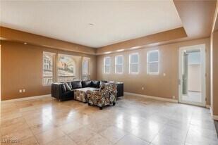 64 Strada Principale in Henderson, NV - Building Photo