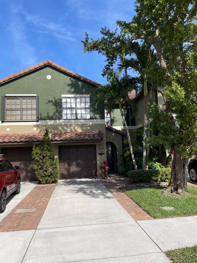 property at 725 Ventura Dr