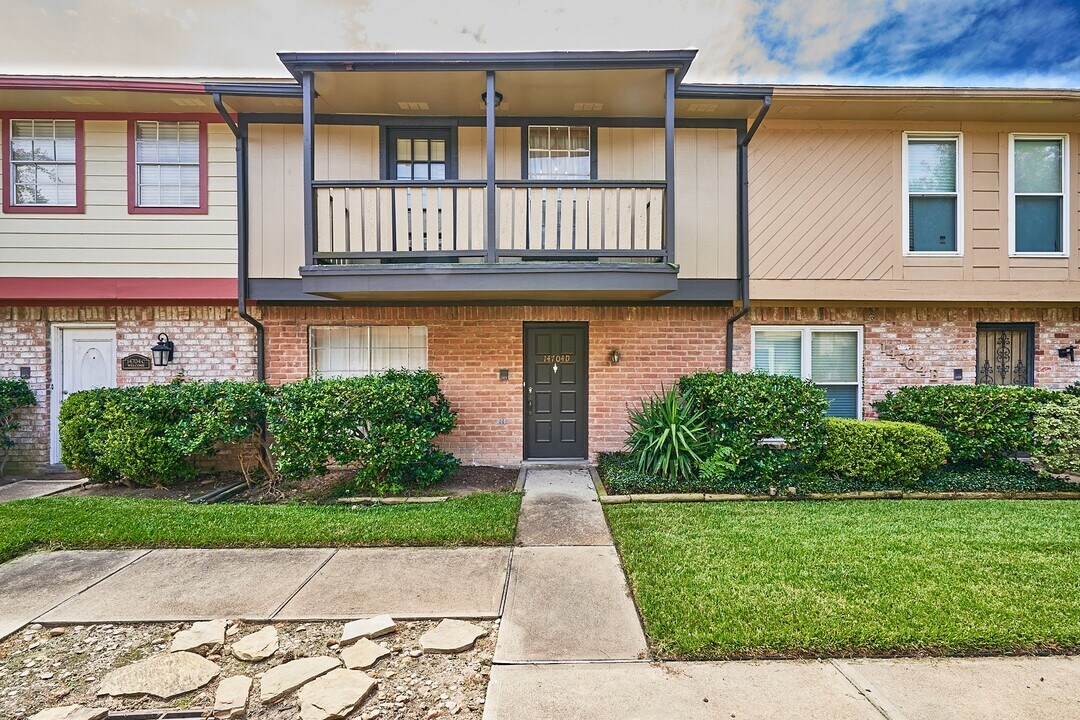 14704 Perthshire Rd in Houston, TX - Building Photo
