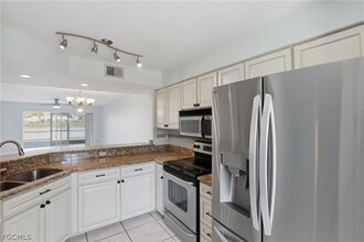 9580 Victoria Ln in Naples, FL - Building Photo - Building Photo