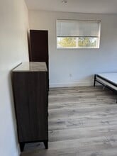 1110 W 40th Pl in Los Angeles, CA - Building Photo - Building Photo