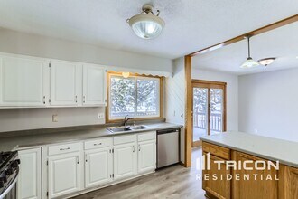 2004 E 123rd St in Burnsville, MN - Building Photo - Building Photo