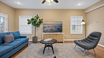 800 S Washington St in Falls Church, VA - Building Photo