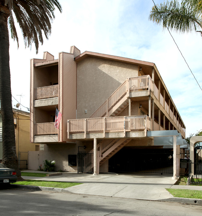 617 Walnut Ave in Long Beach, CA - Building Photo