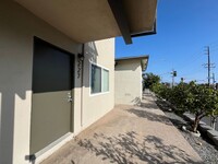 227 Atlanta Ave in Huntington Beach, CA - Foto de edificio - Building Photo