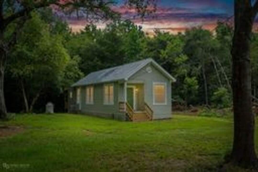 3670 Bledsoe Rd in Keithville, LA - Building Photo