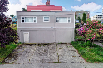 2 Apartments & 2 Sfrs in Everett, WA - Building Photo - Building Photo