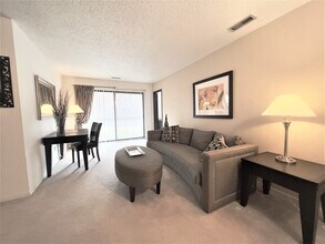 Sandhurst Apartments in Roseville, MI - Building Photo - Building Photo