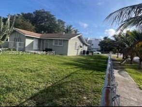 5785 SW 62nd St in Miami, FL - Building Photo - Building Photo