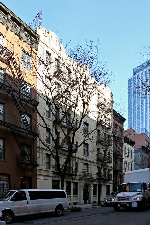 355 W 51ST ST in New York, NY - Building Photo