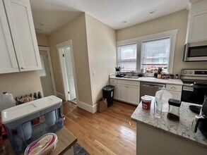 303 Tappan St, Unit 3 in Brookline, MA - Building Photo - Building Photo